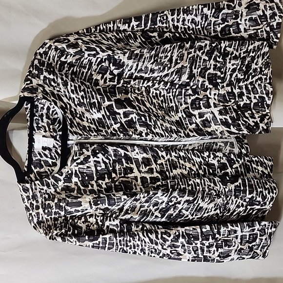 Chico's Size 2 (Approx Size 12) Black and White Animal Print Zip Jacket - Picture 1 of 8